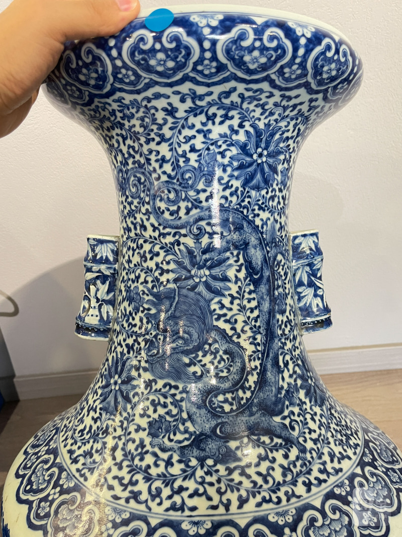 清中期 青花龙穿花纹双耳盘口大瓶 - 图6